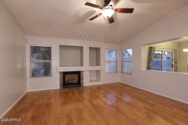 Building Photo - 7931 W Rose Garden Ln