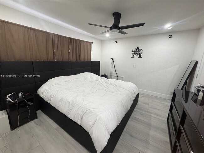 Building Photo - 660 SW 30th Terrace