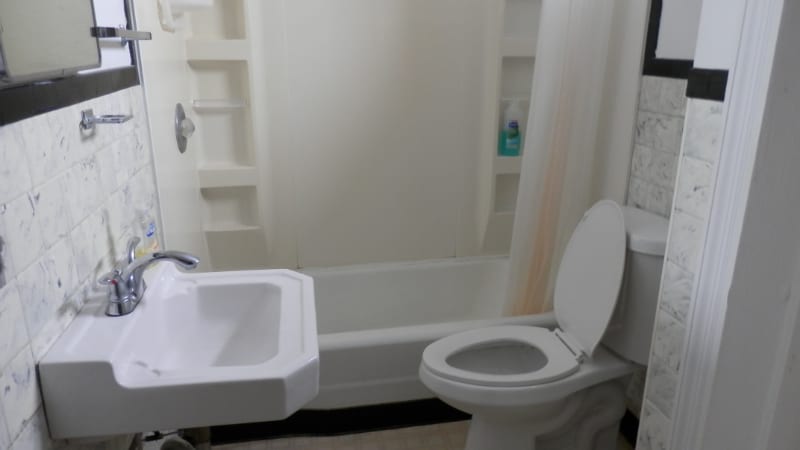 Building Photo - 403 W Market St