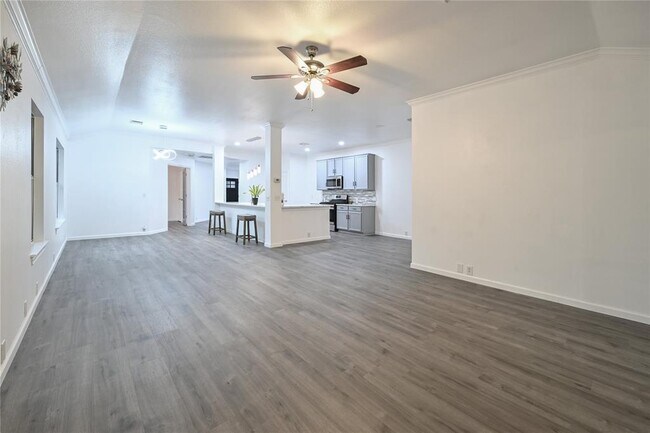 Building Photo - 910 Rocking Spur Cove