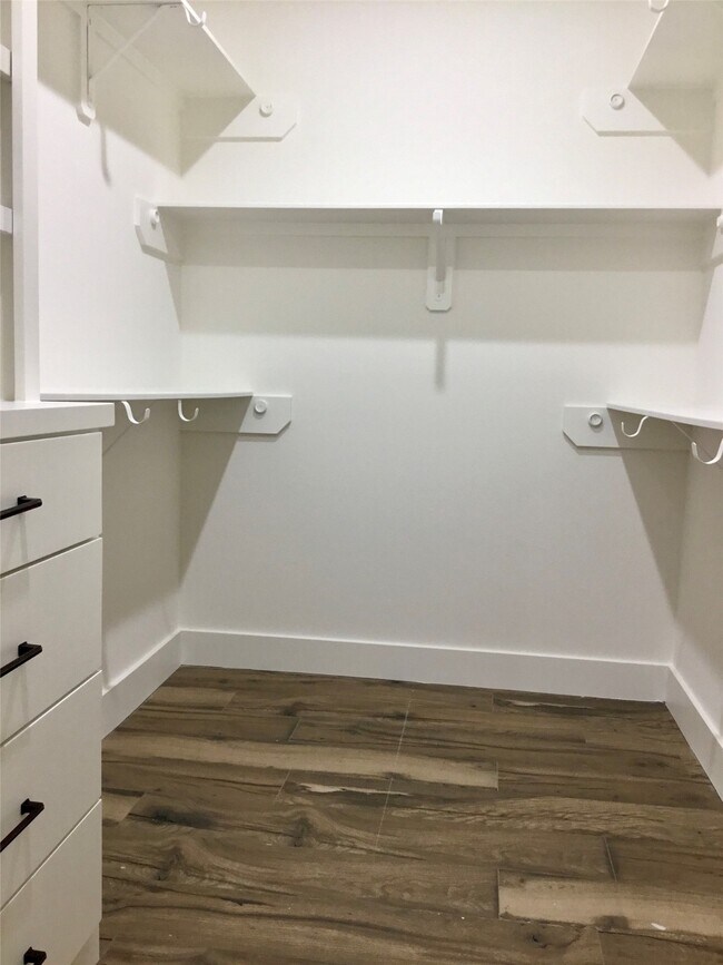 Building Photo - 2075 Briar Grove Dr