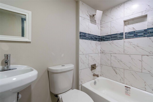 Building Photo - 8433 Lenore St