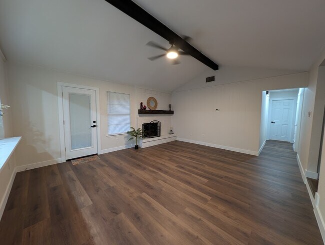 Building Photo - 6916 Bennington Dr
