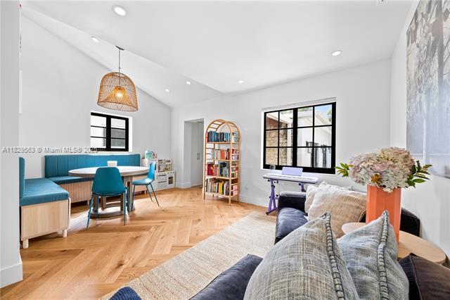 Building Photo - 235 NE 90th St