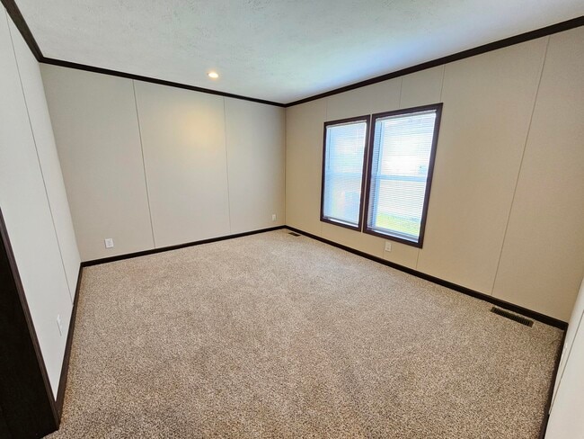 Building Photo - 46000 Geddes Rd