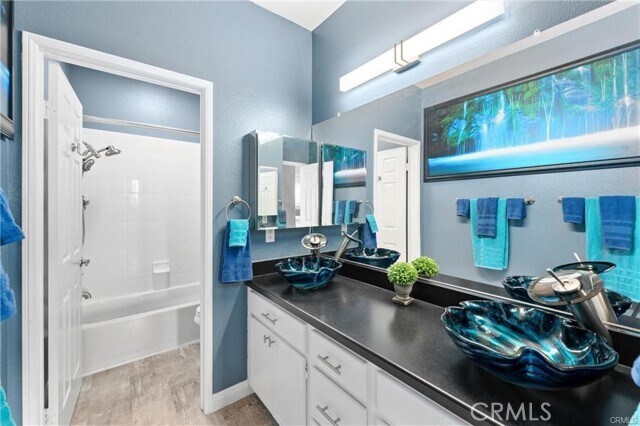 Building Photo - 6031 Medinah St