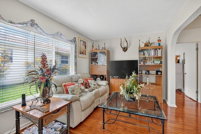 Building Photo - 328 NW 42nd St