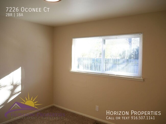 Building Photo - 2 Bed 1 Bath 827 Sq. Ft. Citrus Heights Du...