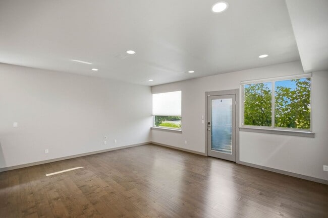 Building Photo - 4726 Delridge Wy SW
