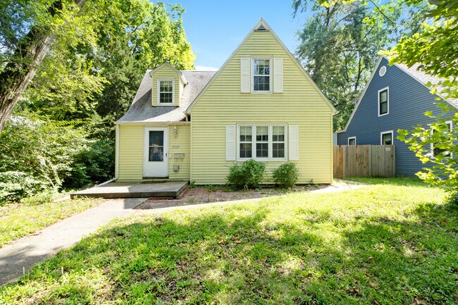 Primary Photo - 819 Bertrand St