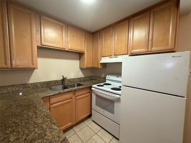 Building Photo - 1530 Heights Blvd