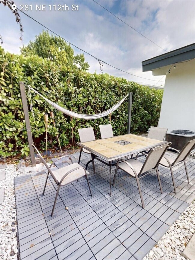 Building Photo - Northeast 112th Street, Miami, FL 33161 - 3 BR 2 BA single-family home