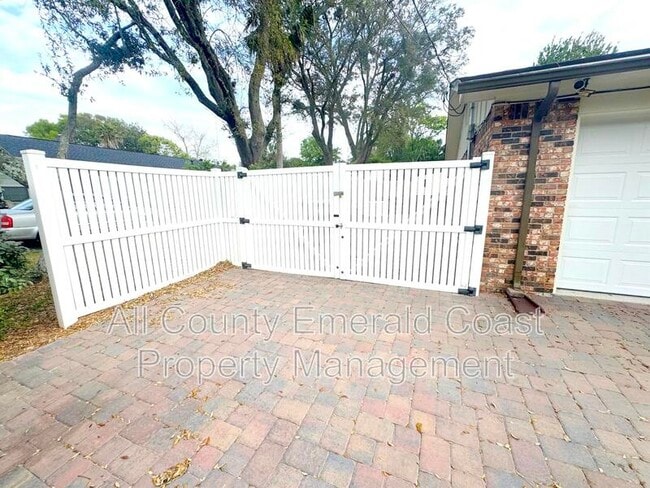 Building Photo - 504 Kelly St