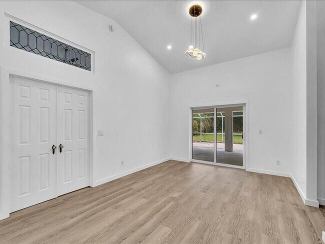 Building Photo - 2928 SE Bella Rd