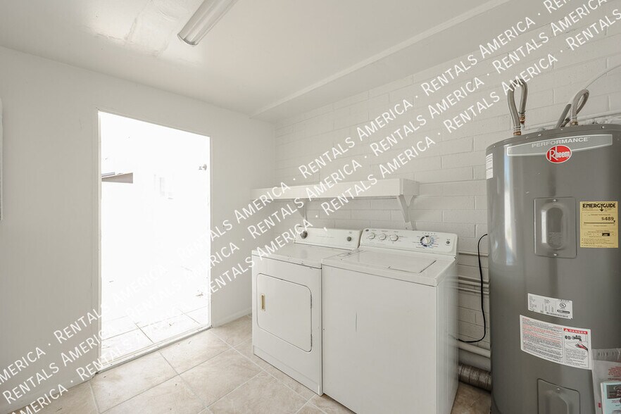 Building Photo - 410 N Ironwood-