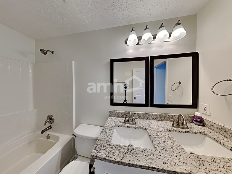 Building Photo - 2180 Lexington Ln