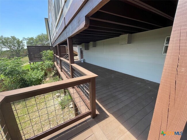 Building Photo - 744 Hill Top Dr