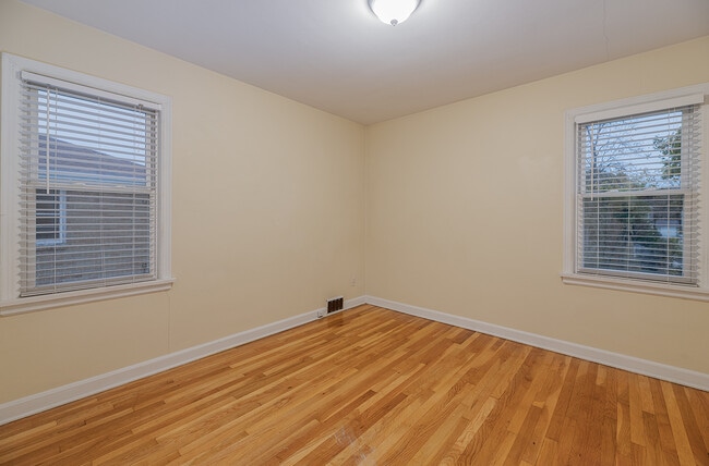 Building Photo - 5064 N Bay Ridge Ave