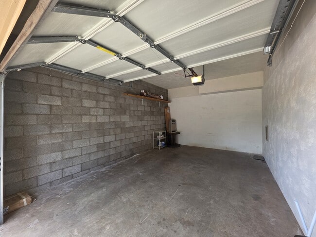 Building Photo - 93 E White Mountain Blvd