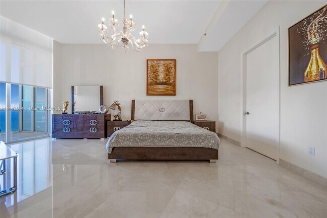 Building Photo - 15811 Collins Ave