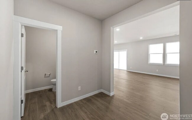 Building Photo - For rent