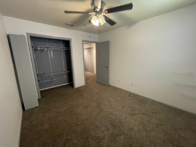 Building Photo - This spacious 3-bedroom, 2-bathroom apartment