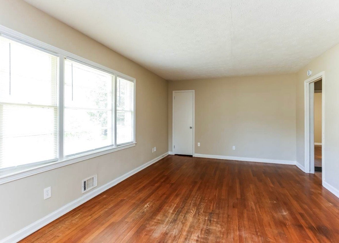 Building Photo - 2121 Cherry Ln