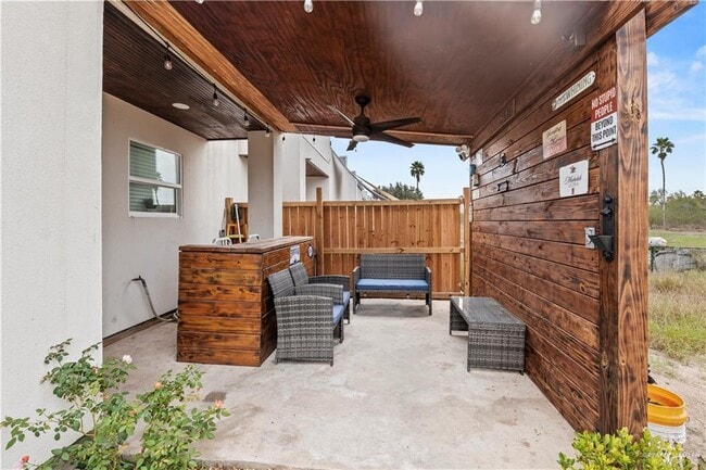 Building Photo - 17 B W St