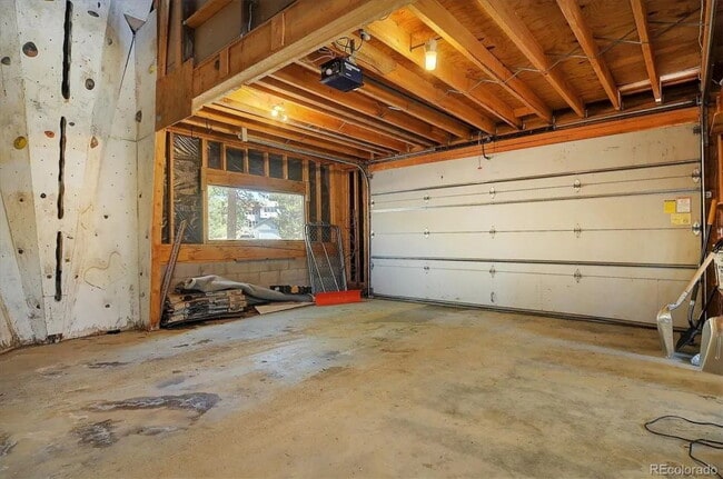 Building Photo - Mountain Log Home for Rent with views and ...