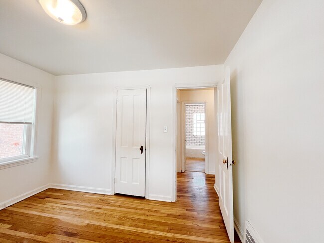 Building Photo - 4530 Wood Ave