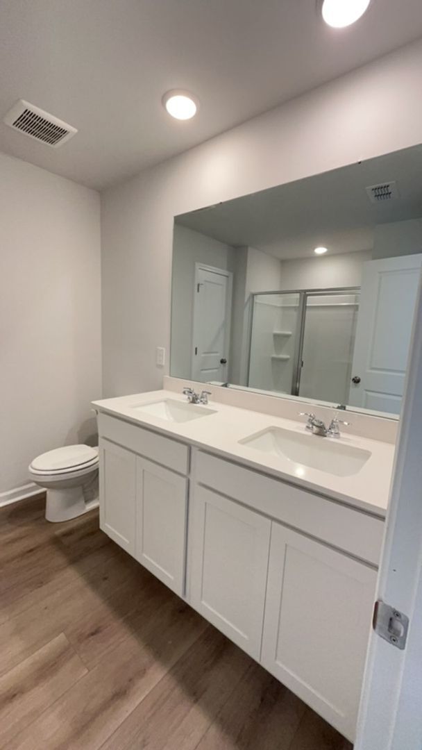 Building Photo - Stunning 5 Bedroom Home in Cane Bay