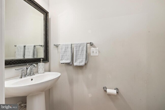 Building Photo - 76 Penns Charter Ln