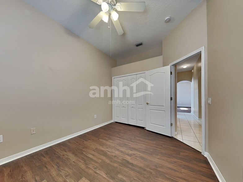 Building Photo - 4004 Water Park Ct