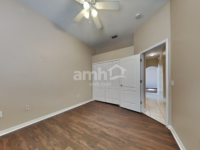 Building Photo - 4004 Water Park Ct