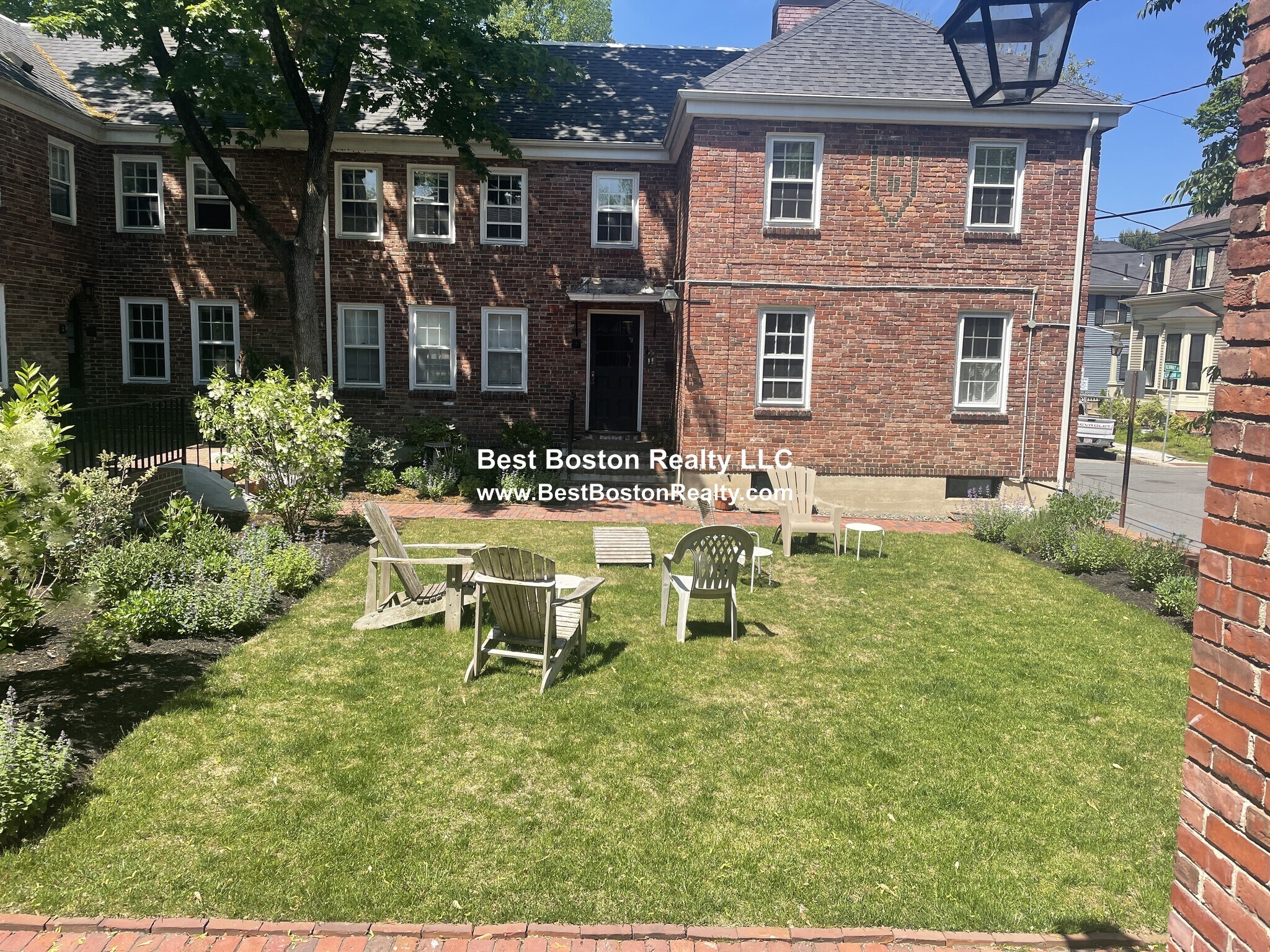 Building Photo - 38 Gibson St