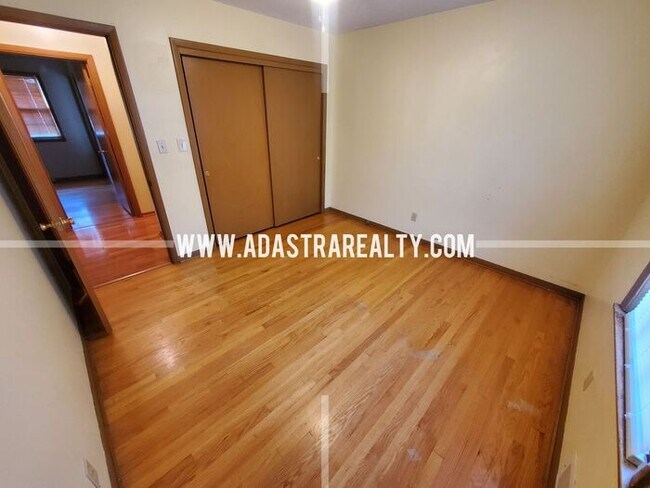 Building Photo - Five Bedroom Home in South KC-Available NOW!!