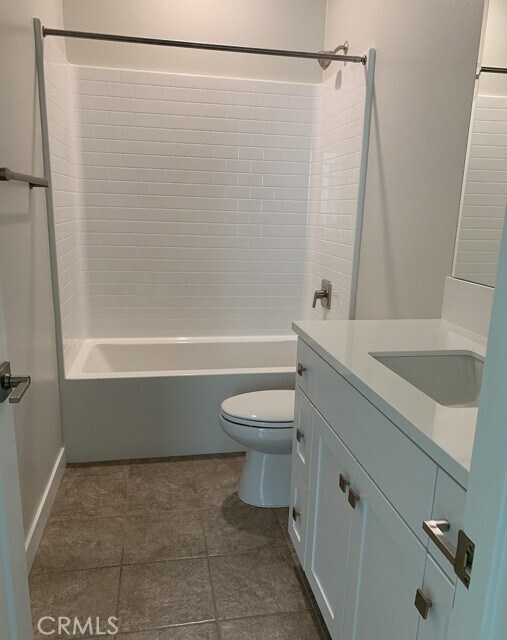 Building Photo - 646 Athos