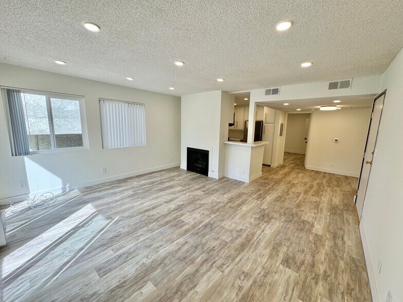 Building Photo - 3722 S Canfield Ave