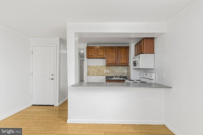 Building Photo - 5019 Walnut St