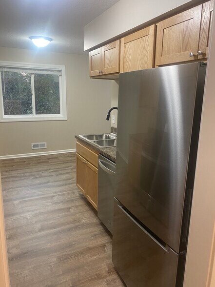 Building Photo - 15468 Pennock Ln