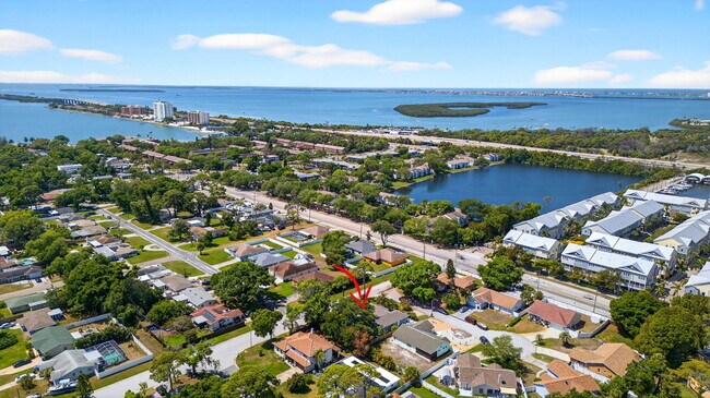 Building Photo - 6180 30th Ct S