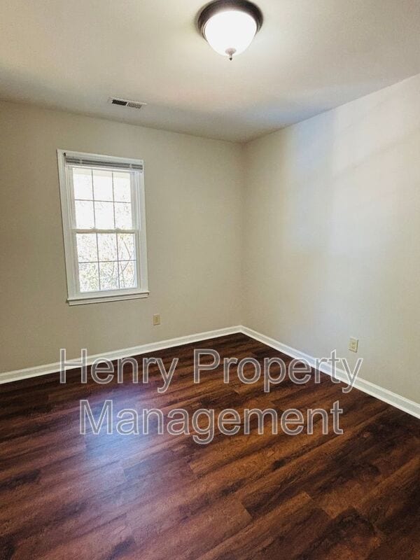 Building Photo - 903 Hampshire Ct