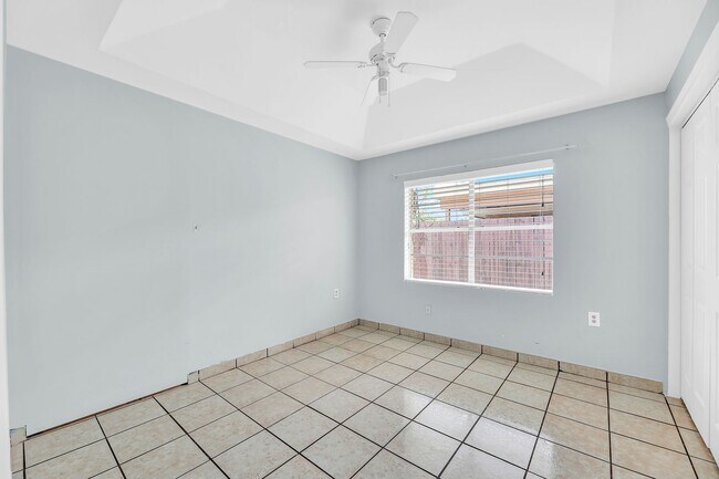 Building Photo - SPACIOUS! LOCATION!