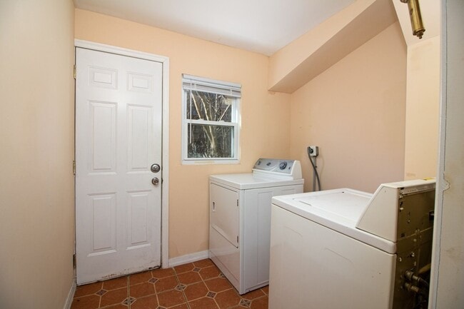 Building Photo - ???Walk to PENN & DREXEL | YARD!! | Front ...