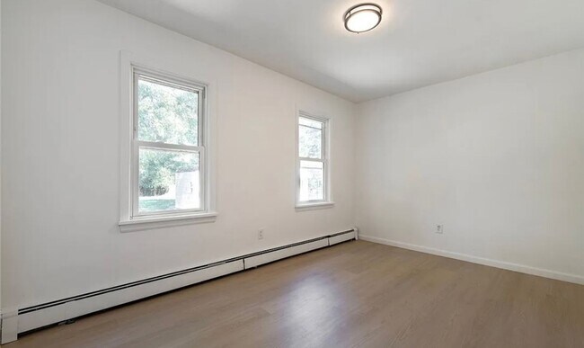 Building Photo - Beautiful 3 Bedroom Mentor Home