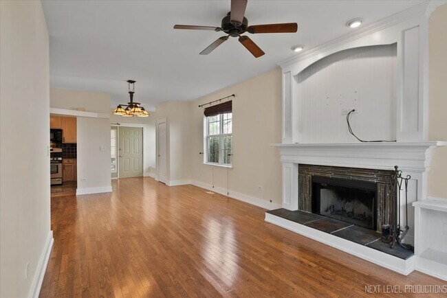 Building Photo - 910 Genesee Dr