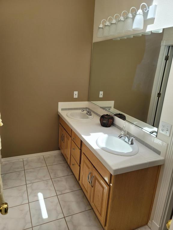 Building Photo - 1200 Glen Canyon Dr