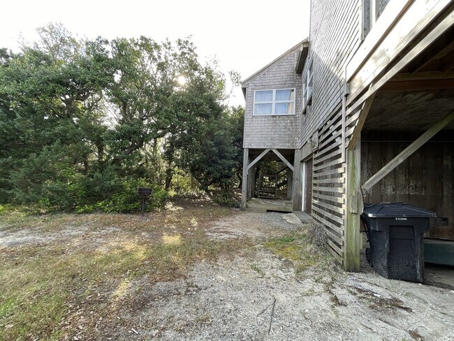 Building Photo - 56128 Elizabeth Ave
