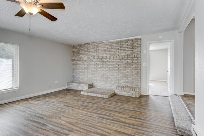 Building Photo - Dewey Duplex