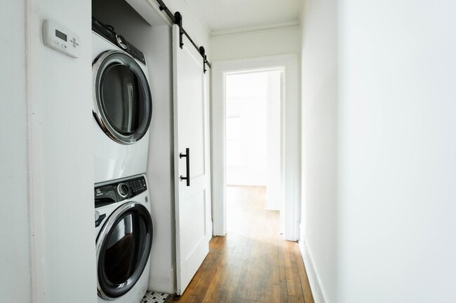 Building Photo - 25 Clifton St SE